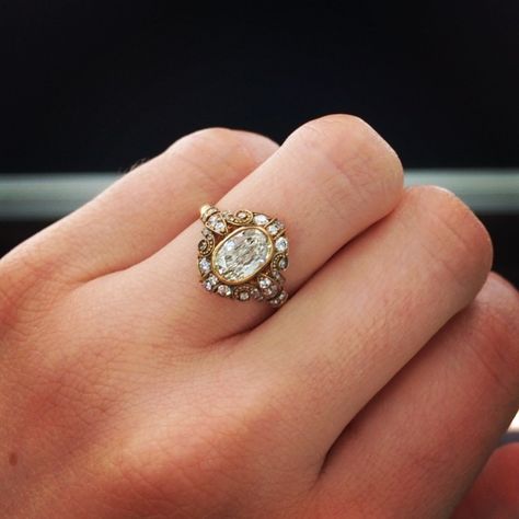 Obsessed with this oval engagement ring by Single Stone!! 1920 Engagement Ring, Ring Inspiration, Antique Engagement Ring, Oval Engagement, Beautiful Engagement Rings, Antique Engagement, Wedding Rings Vintage, Antique Engagement Rings, Engagement Rings Oval