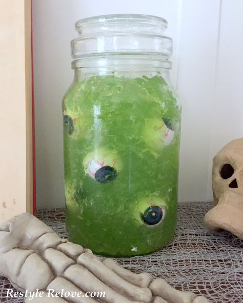 Halloween Eyeballs in a Jar of Green Slime Eyeballs In A Jar, Jar Of Eyeballs, Diy Halloween Spell Book, Slime Halloween, Eyeballs Halloween, Halloween Spell Book, Halloween Spells, Halloween Jars, Green Slime