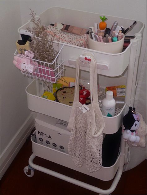 Trolley Cart Ideas Bedroom Aesthetic, Bedroom Trolley Ideas, Bedside Trolley, Bedroom Trolley, Cart Aesthetic, Cart Organization, Makeup Trolley, Dream Dorm, Bedroom Redesign