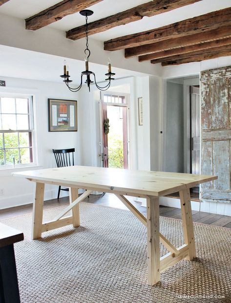 A DIY tutorial to build an architect style dining table. Use off the shelf lumber and my free plans to build this beautiful dining table. #diningtable #diy #freeplans Lumber Projects, Ceiling Makeover, Dining Table Plans, Dining Table Ideas, Architect Table, Beautiful Dining Table, Diy Dining Room Table, Style Dining Table, Diy Dining Table