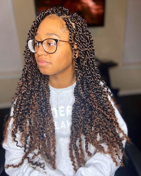 Medium Sized Passion Twist, Medium Size Passion Twists, Shoulder Length Passion Twists, Style Crochet Braids, Water Wave Crochet Braids, Braids Bohemian, Butterfly Locs Crochet, Hair Butterfly, Bday Hair