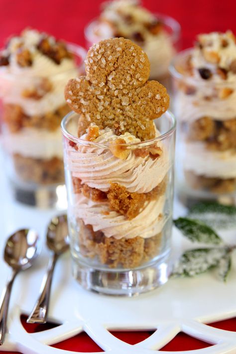 Gingerbread Hazelnut Crunch Trifles - SO good! Mini Christmas Desserts, Mason Jar Desserts Recipes, Gingerbread Trifle, Hazelnut Crunch, Holiday Mason Jar, Mason Jar Desserts, Mini Dessert Recipes, Dessert Shooters, Dessert In A Jar