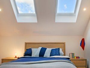 Skylight Living Room, Skylight Bedroom, Flat Roof Skylights, Skylight Installation, Home Keeping, Skylight Design, Velux Skylights, Velux Windows, Skylight Window