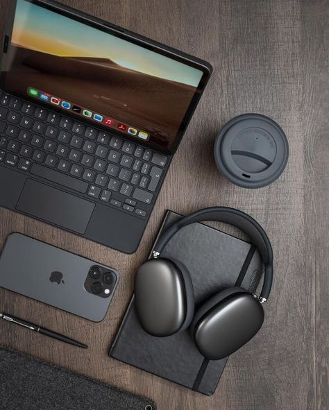 Laptop Essentials, Technology Aesthetic, Electronic Gadgets For Men, Hot Cup Of Coffee, My Essentials, Laptop Gadgets, All Apple Products, Tech Inspiration, Desktop Setup