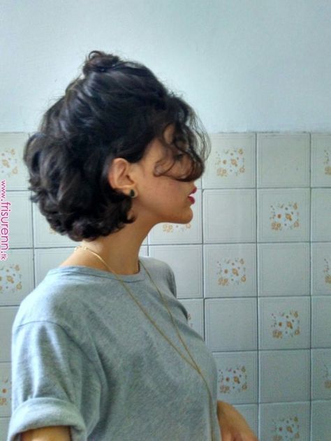 Hair Growth Naturally, Short Wavy Hair, Stimulate Hair Growth, Short Wavy, Penteado Cabelo Curto, Natural Hair Growth, Short Curly Hair, Grunge Hair, Hair Dos