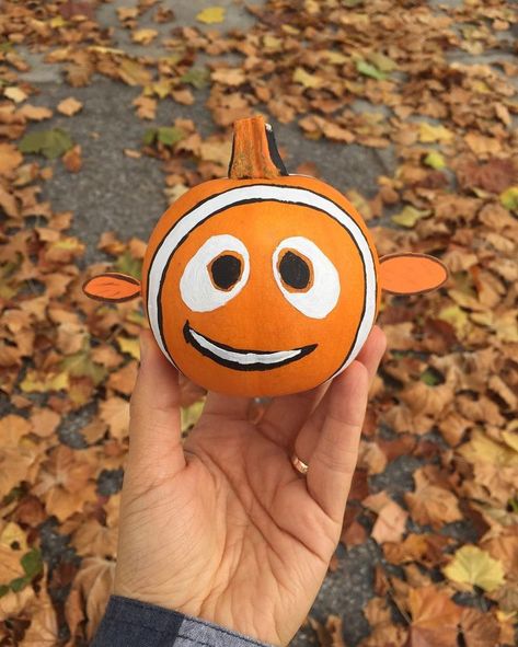 Finding Nemo Pumpkin | Disney Pumpkin   This was pretty easy to make! All I did was paint his eyes, mouth, and stripes. Then I glued felt pieces on him for his fins and tail. Finding Nemo Pumpkin, Nemo Pumpkin, Storybook Pumpkin, Cute Painted Pumpkin Ideas, Disney Pumpkin Painting, Pumpkin Paint, Halloween Pumpkin Crafts, Creative Pumpkin Painting, Creative Pumpkin Decorating