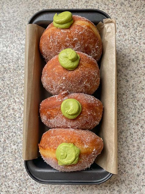 Matcha Donut Recipe, Matcha Mochi Donut, Matcha Croissant Recipe, Matcha Baked Goods, Matcha Doughnut, Japanese Doughnut, Matcha Pastries, Matcha Donut, Ash Baber