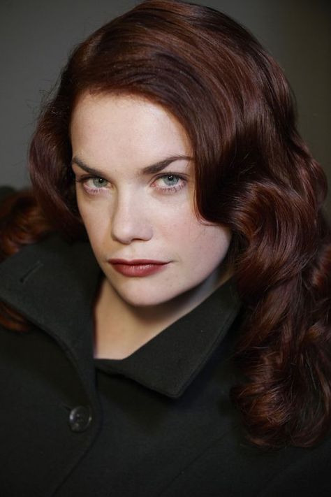 Ruth Wilson ~ Hottest crazy ginger EVER! lol I love her character Alice from Luther. I'm told she's getting her own show soon, can't wait!!! Luther Bbc, Alice Morgan, Warren Brown, Ruth Wilson, Side Portrait, Idris Elba, Jane Eyre, English Actresses, Fan Girl