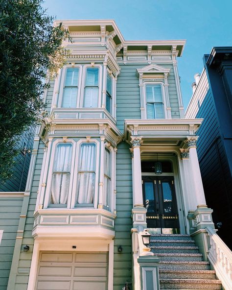 The Real Houses of SF || What happens when you stop looking? || Beautiful Victorian Architecture in San Francisco, California💫 San Francisco Architecture Victorian, San Francisco Architecture, Victorian House Plans, Home Styles Exterior, Victorian Architecture, Sims 4 Build, House Hunting, What Happens When You, Victorian Homes