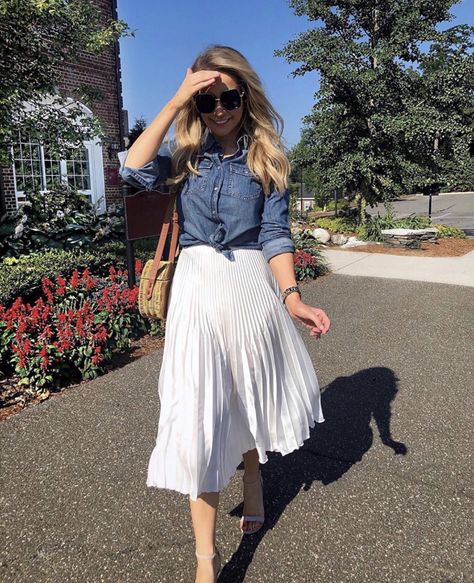 White Skirt Outfit Ideas, White Midi Skirt Outfit, Pleated Midi Skirt Outfit, Midi Rock Outfit, White Skirt Outfit, White Skirt Outfits, Spring Skirt Outfits, Simple Spring Outfits, Spring Rompers