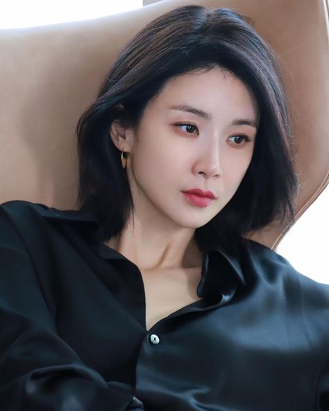 Korean Beauty, Lee Bo Young, Asian Beauty, Brow Styling, Korean Fashion, China Girl, Hair Cuts, Korean Actresses, Classy Women