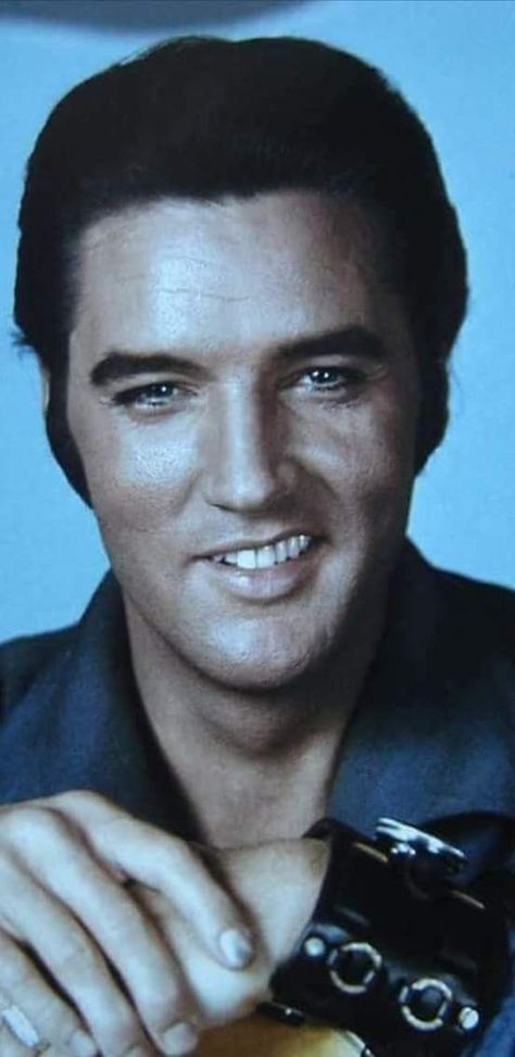 Elvis Presley Wallpaper, Elvis Wallpaper, Miranda Lambert Photos, Elvis Collectors, If I Can Dream, Elvis Presley Movies, Elvis Presley Images, Young Elvis, Elvis Presley Pictures