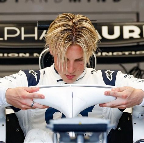 Liam Lawson, Formula 1 Car Racing, Nico Rosberg, Racing Drivers, Formula 1 Car, Indy Cars, Racing Driver, F1 Drivers, Car And Driver