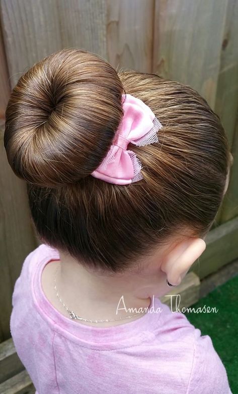 Ballerina Bun Kids, Ballerina Hairstyles Kids, Princess Bun, Ballerina Hairstyles, Sock Bun Hairstyles, Junior Bridesmaid Hair, Trendy Bun, Afro Bun, Donut Bun Hairstyles