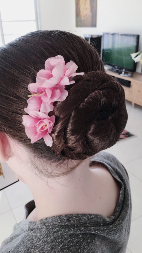 Dance Rehearsal Hairstyles, Low Ballet Bun, Bun With Roses, Ballet Buns, Trendy Bun, V Bangs, Roses Luxury, Flower Bun, Ballet Bun