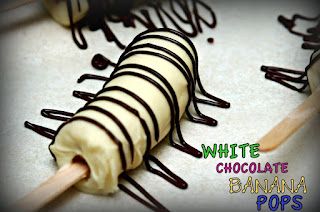 Hugs & CookiesXOXO: WHITE CHOCOLATE FROZEN BANANA POPS Dipped Bananas, Frozen Banana Pops, White Chocolate Banana, Chocolate Dipped Bananas, Banana Pops, Favorite Dessert Recipes, Sweet Cheeks, Popsicle Stick, Breakfast Dessert