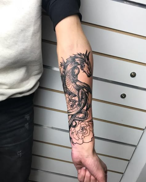 Land Tattoos, Dragon Tattoo Forearm, Japanese Forearm Tattoo, Dragon Hand Tattoo, Dragon Tattoo Arm, Dragon Tattoos For Men, Tatuagem Masculina Pequena, Japanese Dragon Tattoo, Dragon Sleeve Tattoos