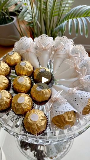 Table Favors For Women, Wrapping Chocolate Ideas, Souvenir Ideas Diy, Chocolate Giveaways Ideas, Chocolate Goodie Bags, Candy Ideas For Gifts, Christian Party Favors, Party Favour Ideas, Christmas Favors Diy