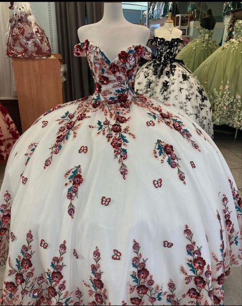 Mexican Dresses Quinceanera, Xv Dresses Mexican, Red And White Quince Dress, Flower Quince Dress, White Floral Quinceanera Dresses, White Quince Dress With Flowers, Traditional Quinceanera Dresses Mexican, Chorro Quince Dresses, Quinceanera Dresses With Flowers