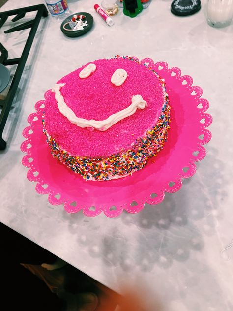 hot pink smiley sprinkle Hot Pink Birthday, 15th Birthday Party Ideas, Pink Birthday Cakes, Cute Birthday Ideas, 13th Birthday Parties, Pretty Birthday Cakes, 14th Birthday, Cute Birthday Cakes, Birthday Food