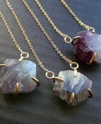 Gift Ideas Jewelry, Fluorite Jewelry, Fluorite Necklace, Handmade Gift Ideas, Raw Gemstone Jewelry, Ideas Jewelry, Crystal Pendants, Gemstone Pendants, Necklace Stone