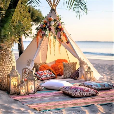 Unique Event Decor, Outdoor Dates, Interior Design Showroom, Small Patio Decor, Greek Decor, Picnic Inspiration, Hippie Lifestyle, Boho Outdoor, Picnic Decorations