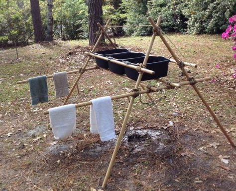 Lavabo #Scouters Scout Pioneering, Bushcraft Shelter, Hiking Poles, Scout Activities, Scout Camping, Bushcraft Camping, Camping Table, Camping Fun, Camping Crafts