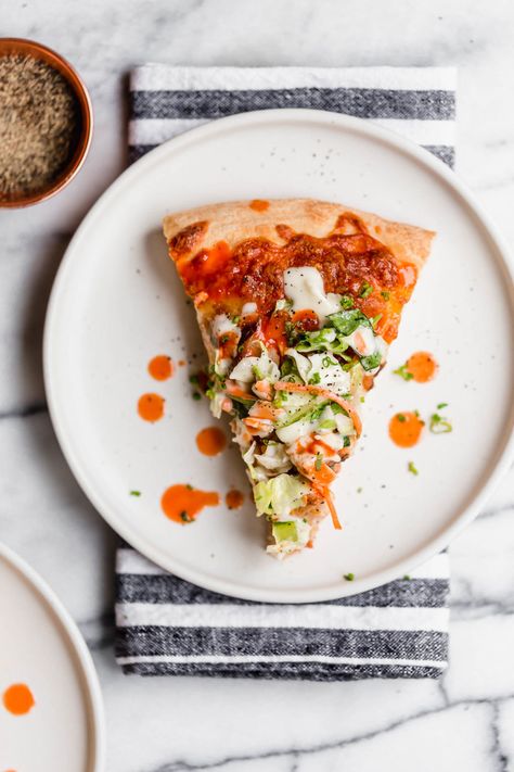 the easiest buffalo chicken bacon ranch pizza, topped with a fresh & crunchy salad for a fun twist on pizza night! only 5 ingredients! Bacon Ranch Pizza, Pizza Photography, Ranch Pizza, Grilled Buffalo Chicken, Chicken Bacon Ranch Pizza, Easy Buffalo Chicken, Buffalo Chicken Recipes, Chicken Cooking, Buffalo Chicken Pizza