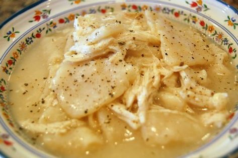 Chicken and Dumplings (Pioneer Woman Ree Drummond) Recipe by RHOORN via @SparkPeople Cracker Barrel Chicken And Dumplings, Cracker Barrel Chicken, Homemade Chicken And Dumplings, Diner Recept, Crock Pot Recipes, Dumpling Recipe, Good Eat, Think Food, Cracker Barrel