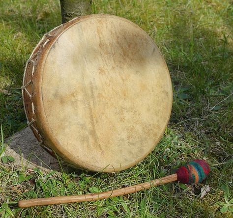 Drums Instruments, Drums Pictures, Native American Tools, Instruments Music, Celtic Harp, Native American Flute, Hand Drum, Deer Hide, Healing Music