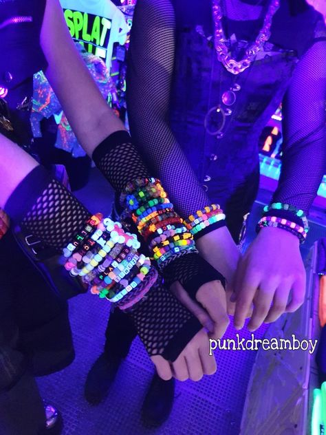 Scenecore Aesthetic Outfit, Kandi Animals, Kandi Aesthetic, Scenecore Kandi, Kandi Core, Kandi Inspiration, Kandi Inspo, Perler Creations, Rave Babe