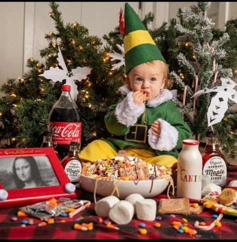 Elf Photoshoot, Funny Family Christmas Photos, Elf Christmas Card, Elf Outfit, Monthly Baby Pictures, Elf Clothes, Buddy The Elf, Christmas Family Photos, Baby Photoshoot