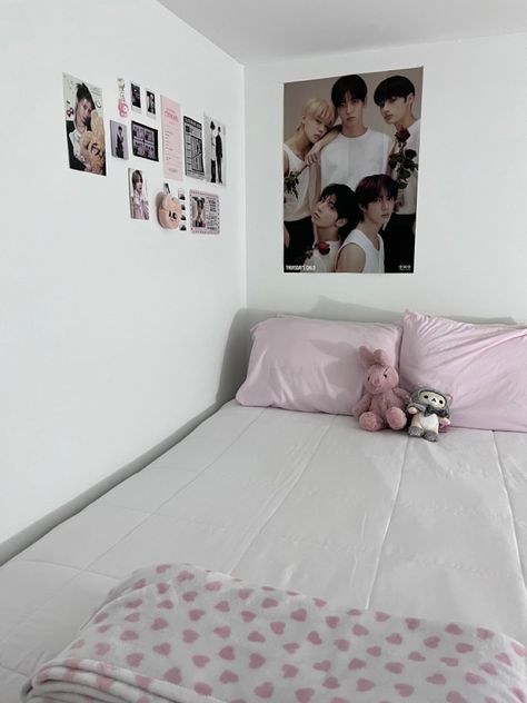 Kpop Room, Pink Room Decor, Pinterest Room Decor, Room Deco, Cute Room Ideas, Cozy Room Decor, Minimalist Room, Pretty Room, Dreamy Room