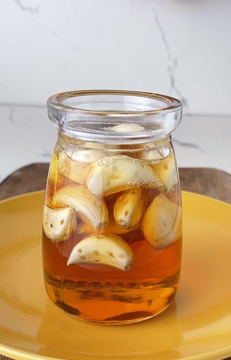 Sour Throat, Fermented Garlic Honey, Seasonal Allergy Relief, Fermented Garlic, Ginger Beer Recipe, Hot Wing Recipe, Food Vegan Recipes, Garlic Health Benefits, Natural Immune Boosters