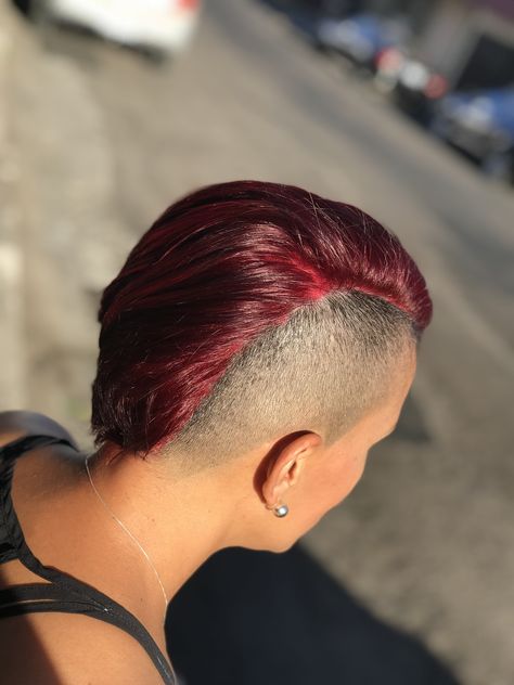 Red Hair Undercut, Cyberpunk Hairstyles, Female Mohawk, Weird Haircuts, Punk Rock Hair, Mohawk Haircut, Shaved Side Hairstyles, Wine Red Hair, Half Shaved