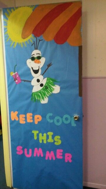 Olaf Door Decoration Contest, Door Classroom, Door Decorations Classroom Christmas, Kindergarten Freebies, Classroom Christmas, Teacher Desk, Student Desks, Hawaiian Theme, Door Decorations Classroom