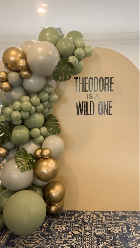 Safari 1st Birthday Backdrop, Balloon Garland Wild One, Nature Balloon Garland, Wild One First Birthday Backdrop, Wild One Birthday Backdrop Ideas, Wild One Birthday Balloon Garland, Where The Wild Things Are Balloon Garland, Jungle Theme Birthday Party Backdrop, Jungle Party Balloons