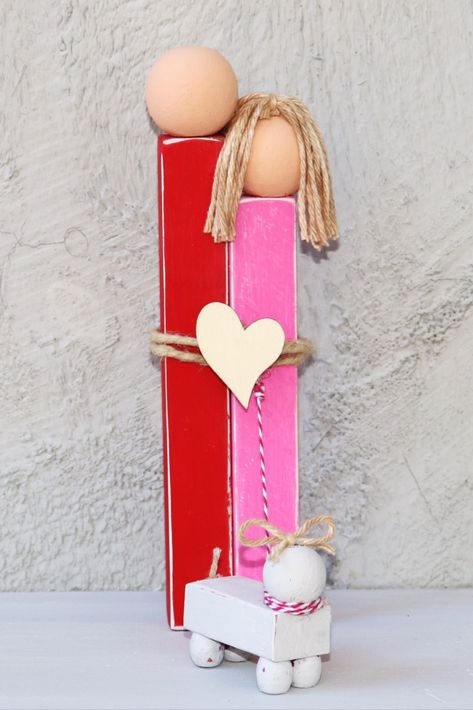 Valentine Wood Crafts, Gnome Diy, Valentine's Day Wreath, Dog Diy, Family Diy, Diy Valentines Crafts, Valentine Day Wreaths, Instagram Diy, Wood Crafts Diy