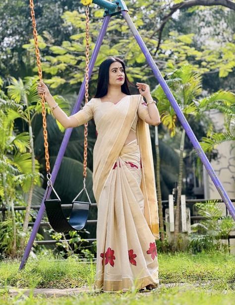 Golden Tissue Saree, Kerala Kasavu Saree, Onam Saree, Saree Styling, Kasavu Saree, Saree Traditional, Regal Elegance, Digital Flower, Set Saree