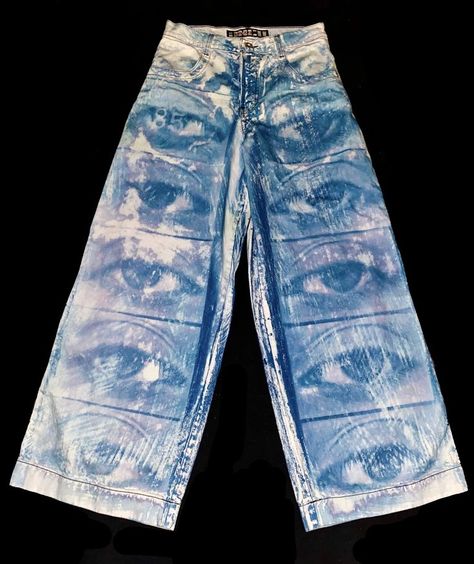 Looks Hip Hop, Cyanotype Process, Painted Clothes, Jeans Diy, Brand Jeans, Big Eyes, Dream Clothes, Art Clothes, Look Cool