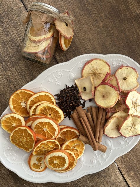 Fall Harvest Simmer Pot in a Jar - Edwards Farmstead Fall Stovetop Potpourri Recipe, Mason Jar Simmer Pot, Simmer Pot Recipes Thanksgiving, Simmer Pot Jar Recipes, Fall Pot Pourri Recipes, Freeze Dried Simmer Pots, Diy Fall Simmer Pot Gifts, Fall Simmering Pot Recipes Gift, Thanksgiving Simmer Pot Recipes