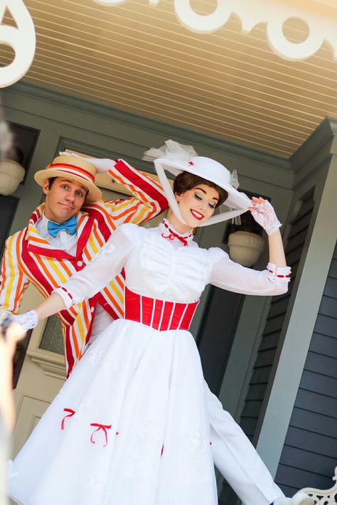 Mary Poppins Makeup, Mary Poppins And Bert Costume, Mary Poppins Costumes, Mary Poppins Jr, Pixar Animated Movies, Mary Poppins And Bert, Mary Poppins Costume, Mary Poppins 1964, Mary Poppins Party