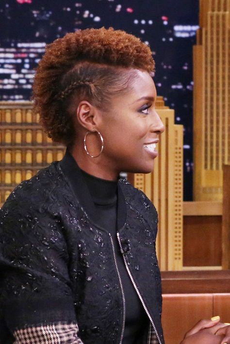 Issa Rae  - 12 Times Issa Rae Was Lowkey #HairGoals Issa Rae Hairstyles, Girls Cornrow Hairstyles, Natural Hair Woman, Twa Hairstyles, Issa Rae, Pelo Afro, 4c Hair, Long Natural Hair, Penteado Cabelo Curto