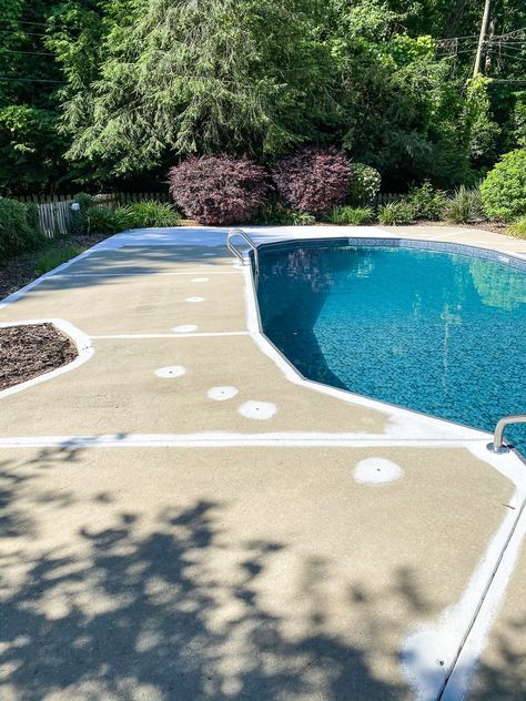 DIY Painted Concrete Pool Deck and Patio - Bless'er House Diy Pool Deck, Painted Pool Deck, Deck Painting, Cement Pools, Concrete Pool Deck, Pool Makeover, Pool Resurfacing, Paint Concrete Patio, Deck Piscina