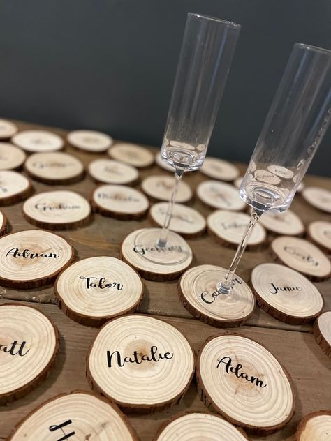 Wedding Sweet Favour Ideas, Rustic Wedding Guest Gifts, Personalised Coasters Wedding, Rustic Wedding Thank You Gifts, Rustic Wedding Plates, Table Favors For Wedding, Rustic Wedding Set Up, Wedding Guest Favours Ideas, Summer Wedding Favours