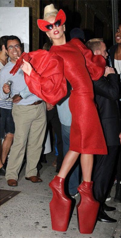 43 Weirdest Shoes Lady Gaga Shoes, Lady Gaga Outfits, Lady Gaga Fashion, Extreme Beauty, Lady Gaga Pictures, Mother Monster, Woman In Red, Oh My Goddess, Taylor Kinney