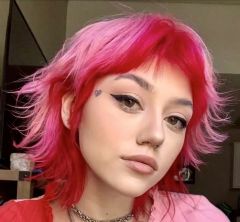 Red Pink Hair, Magenta Hair, Dyed Hair Inspiration, Split Hair, Pretty Hair Color, Alternative Hair, Dye My Hair, Hair Dye Colors, Hair Inspiration Color