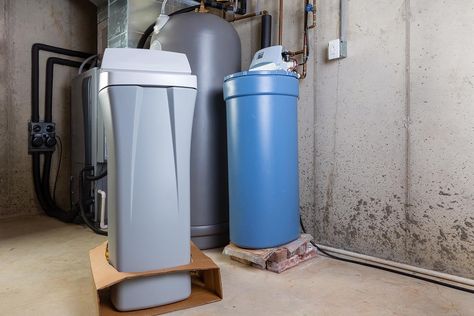 How Much Does a Water Softener System Cost to Install? - Bob Vila Water Softener Salt, Water Softener System, Water Softeners, Healthy Water Drinks, Whole House Water Filter, Bob Vila, Plumbing Problems, Diy Water, Soft Water