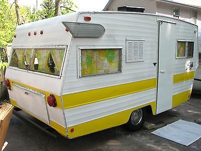 Loo Loo the Loflyte Vintage Shasta Travel Trailer with Wings! 15ft Shasta Loflyte, Shasta Camper, Camping Lifestyle, Vintage Camper Remodel, Vintage Rv, Cool Campers, Vintage Campers, Vintage Camping, Camper Vans