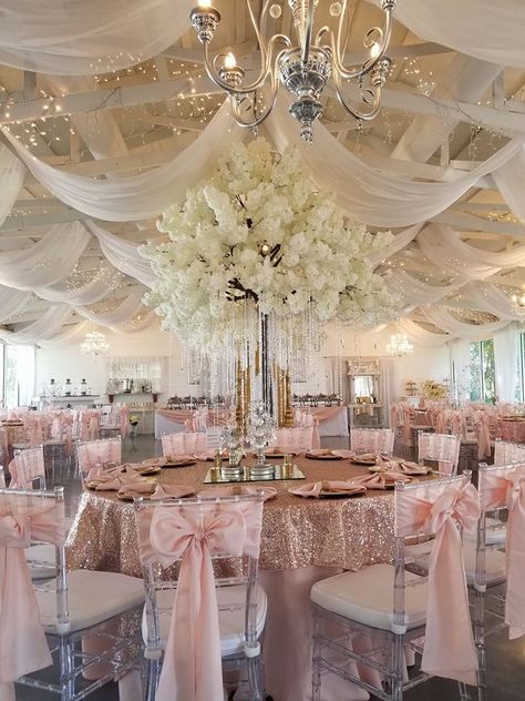 Debut Theme Ideas Rose Gold, Rose Pink Quinceanera Theme, Pink Blush Quinceanera Theme, Light Pink Venue Quince, Elegant 15 Decorations, Quince Decorations Champagne Pink, Rose Gold Pink Quinceanera Theme, Blush Theme Quinceanera, Beige Debut Theme